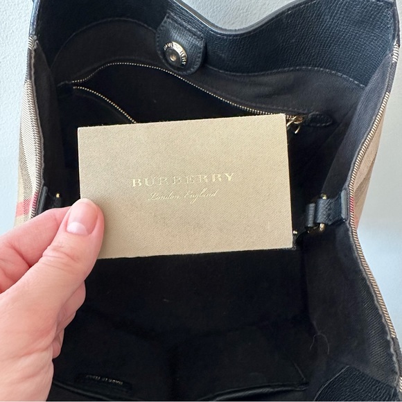 <SOLD> Burberry canter leather shoulder bag - Picture 5 of 12